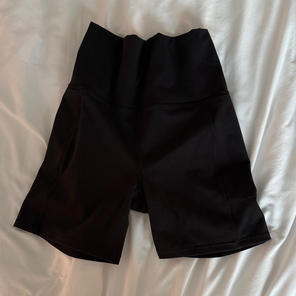 Vuori Studio Pocket Short - High-Waist Black Women’s Active Shorts